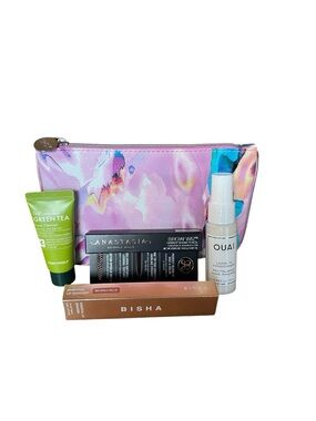 🔥✈️NEW•Cosmetic set w/ pouch. Five items total! Amazing travel size products.